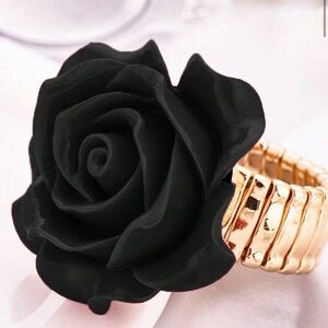 Minimalist Stretchy Black Rose Ring – Elegant Floral Band
